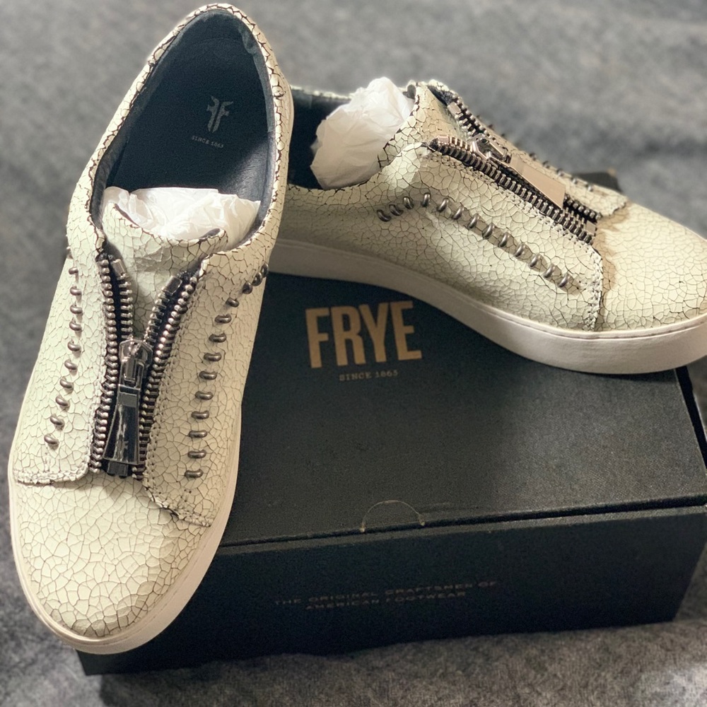 Frye Lena Rebel Zip Low